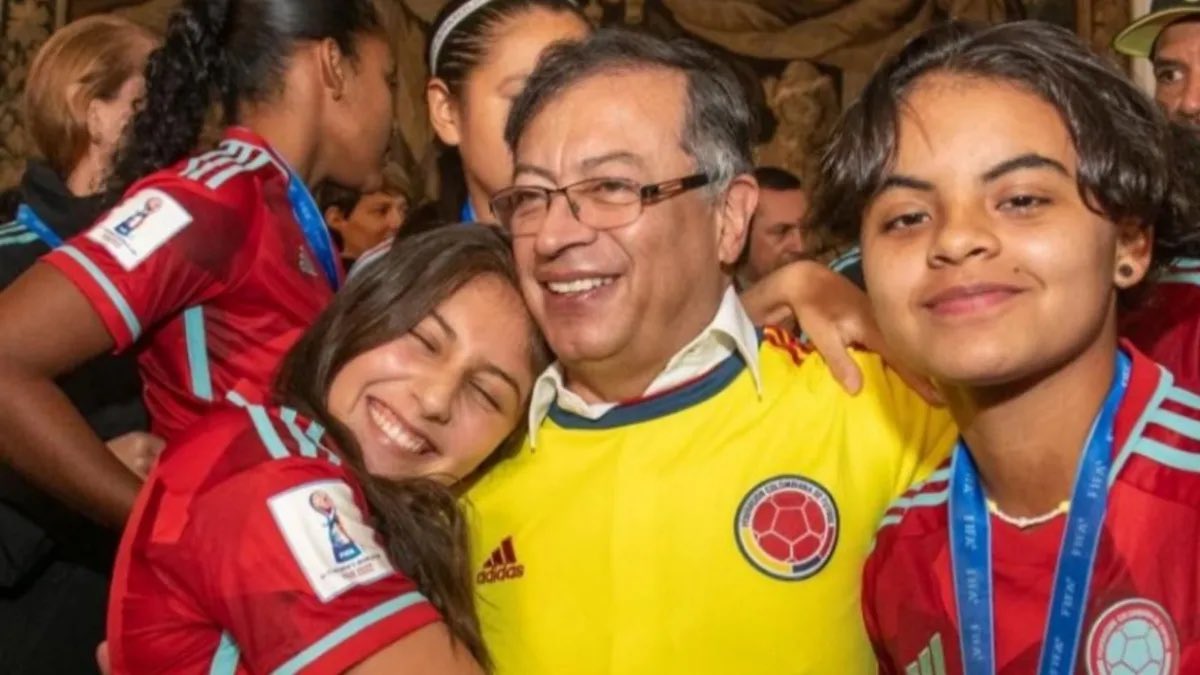 ElSebas071's tweet photo. @VickyDavilaH Pues yo le muestro una de un campeon y tu peor tormento https://t.co/nKFBBRnVAz