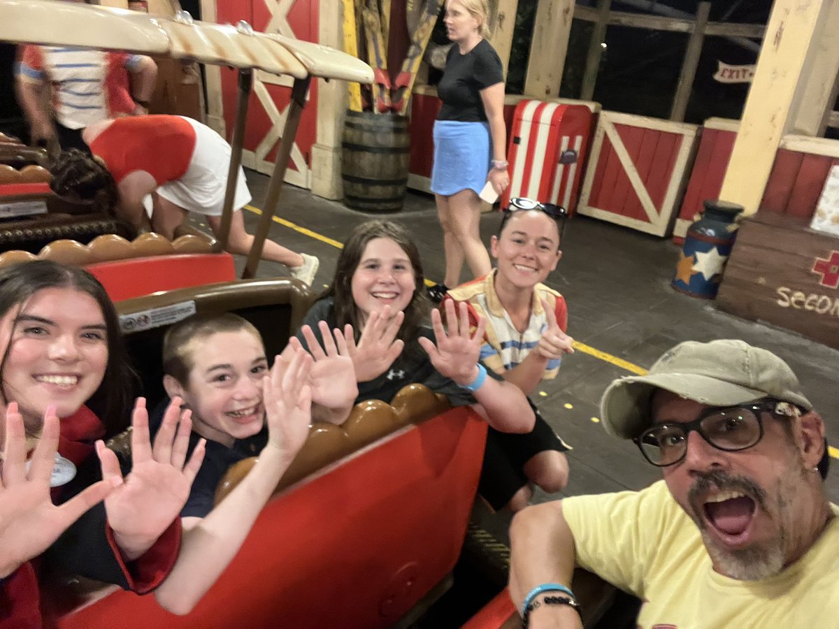 MSPOf4's tweet photo. The Cast Members at @WaltDisneyWorld continues to go above and beyond… last night, we said what we were told as an unofficial record writing goofy barnstormer 31 times in a row and under an hour… The CMS were absolutely incredible!!! #ShareTheMagic https://t.co/Qd7HKl1HXW