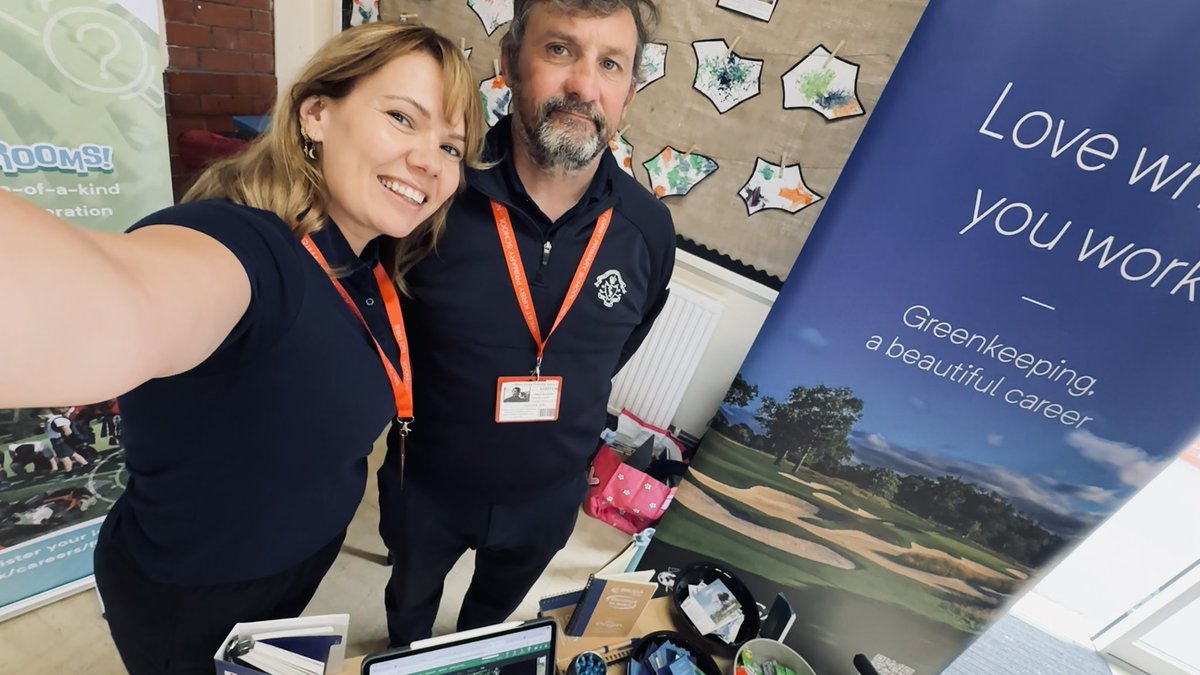 Jenny_Bledge's tweet photo. A great few hours at a careers fair at my son’s school today. I even managed to drag this guy along to help! 😄

Some brilliant questions &amp; a fantastic opportunity to showcase greenkeeping.

Thinking about attending a local careers event? Give me a shout  &amp; I can help! https://t.co/rT9xrREj1P