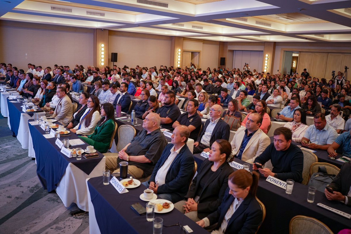 CONAMYPESV's tweet photo. 🎓🌎Hoy, junto a FANTEL, culminamos con éxito el Diplomado #DEL Estratégico e Innovador 2026.

🤝📈Más de 500 participantes fortalecieron sus capacidades para impulsar la competitividad territorial, la formalización empresarial y el desarrollo productivo en beneficio de las #MYPE https://t.co/sKzMnAwVKh