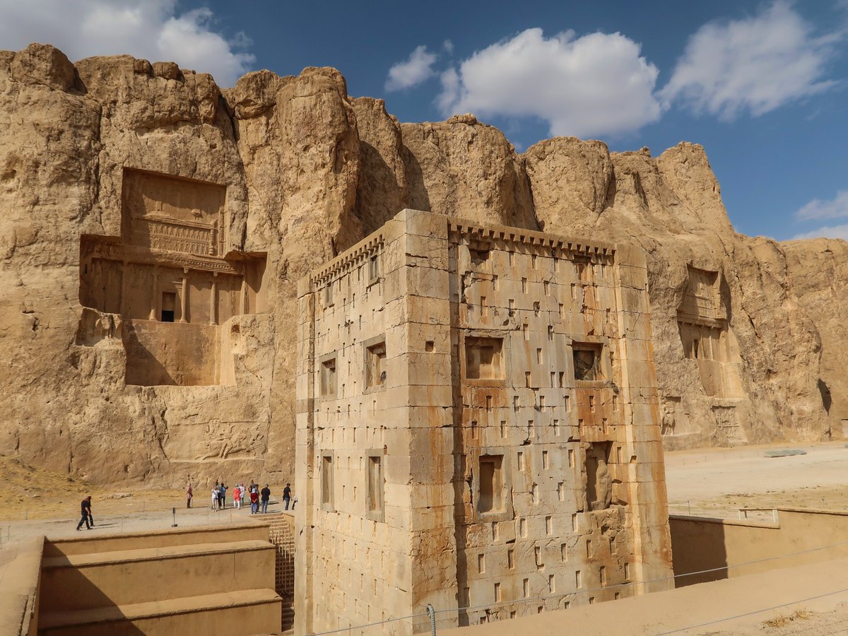 afsixo's tweet photo. 📍Naqsh-e Rostam, Pars Province, Iran

Naqsh-e Rostam is one of Iran’s most remarkable archaeological treasures. It is home to the monumental rock-cut tombs of Achaemenid kings and stunning Sassanian reliefs carved into the cliffs over 2,000 years ago. https://t.co/CbXL9OJmB4