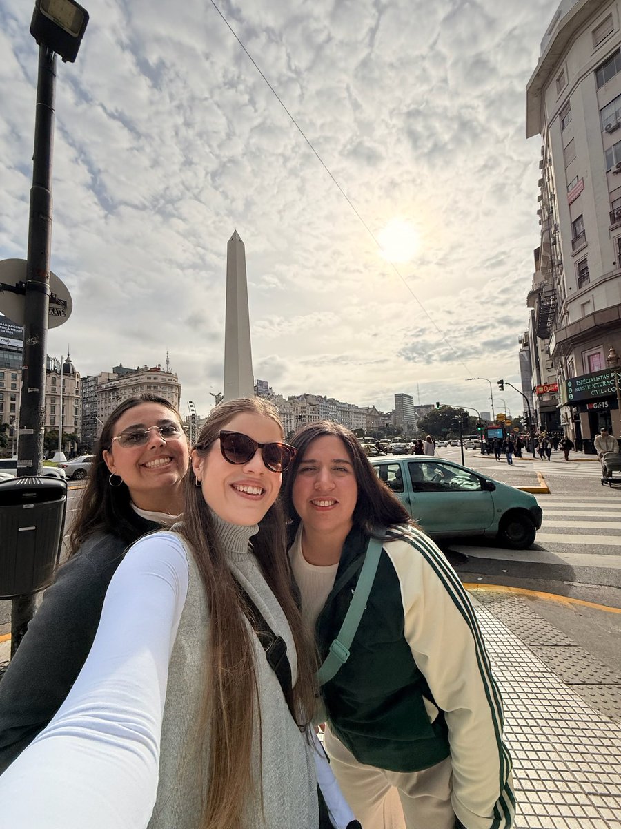 flopy054's tweet photo. Hola @lalioficial te cuento que con @itsmaychu y @marianaftespos vinimos desde Madrid a ser parte de los primeros RIVER de tu historia! No queríamos quedarnos afuera. Estamos muy contentas de recorrer Bs. As. mientras hacemos la previa, y muy emocionadas! 🇪🇸🇦🇷 @livedaleplay https://t.co/30bLTwoQgj