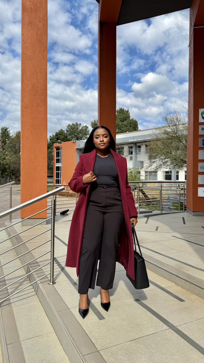 noeleensaid's tweet photo. a bestselling author 🧎🏾‍♀️ https://t.co/1XbeDKcXDT