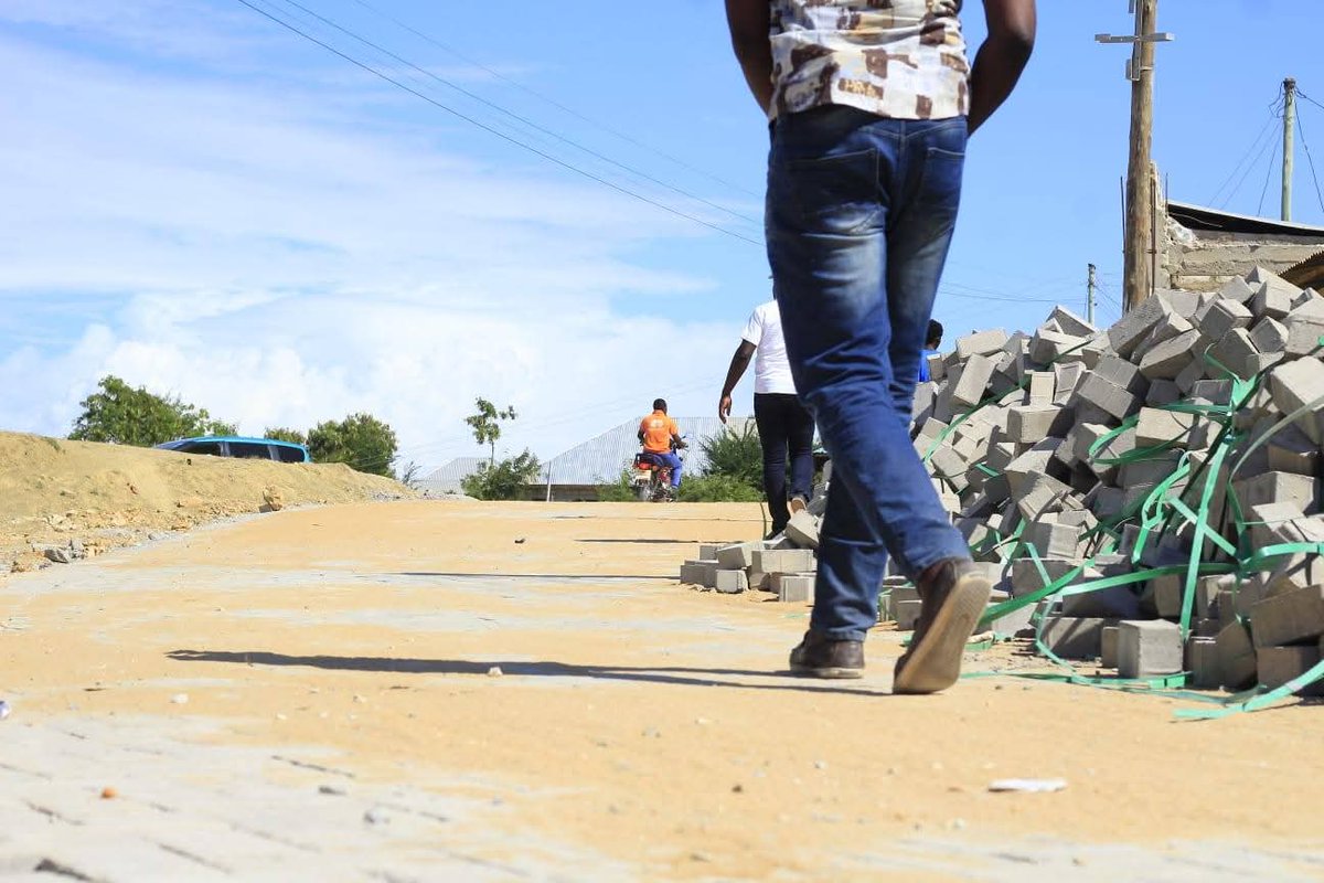 SubcountyAdmin's tweet photo. Once complete, the 1.4KM  road will provide Junda residents with reliable mobility, enhanced accessibility, cleaner environment,  drastically cut transit times to essential services as well as boost the economy for the local residents. https://t.co/z3DWbLMpPy