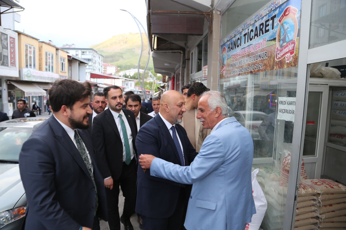 EnginGunceoglu's tweet photo. 📍Adilcevaz Esnaf Ziyareti 

Esnaflarımızı ve vatandaşlarımızı  ziyaret ediyor, gönülden gönüle köprüler kurmaya devam ediyoruz.

Dün olduğu gibi bugün de esnafımızın ve halkımızın her zaman yanında olmaya; dertleriyle dertlenmeye devam edeceğiz. https://t.co/qbDXq3wZaL