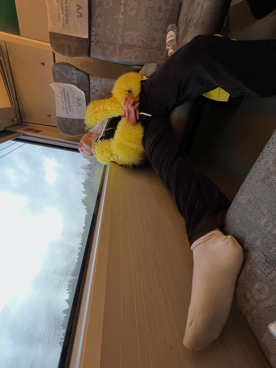 NewsZLarsson's tweet photo. being zara larsson is tiring work https://t.co/1Z8Bcczr3D