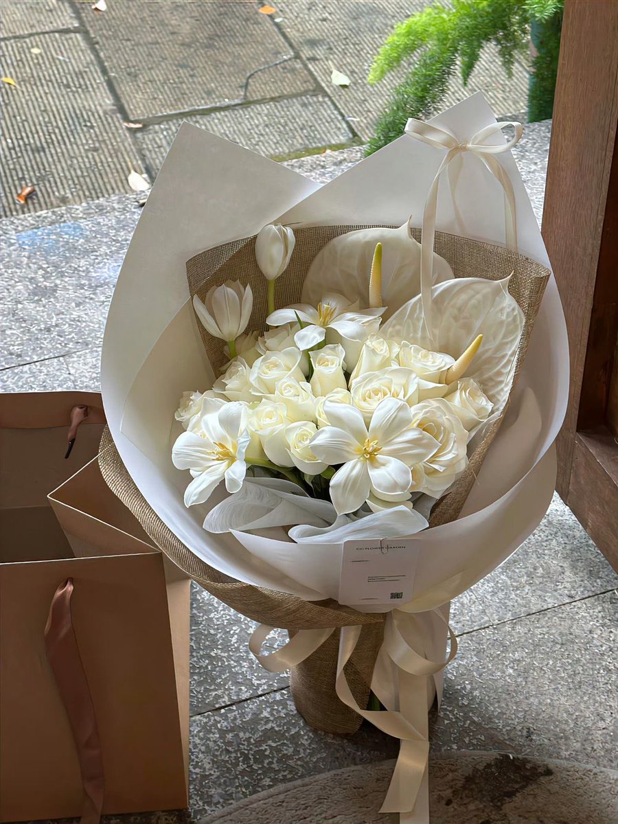 hibscslov's tweet photo. #TheGardenGather
I am here, ready to celebrate the birthday of one of the greatest person that has come to my life. happy birthday, my mamacici. i love you, always🤍 https://t.co/th9vON4j47