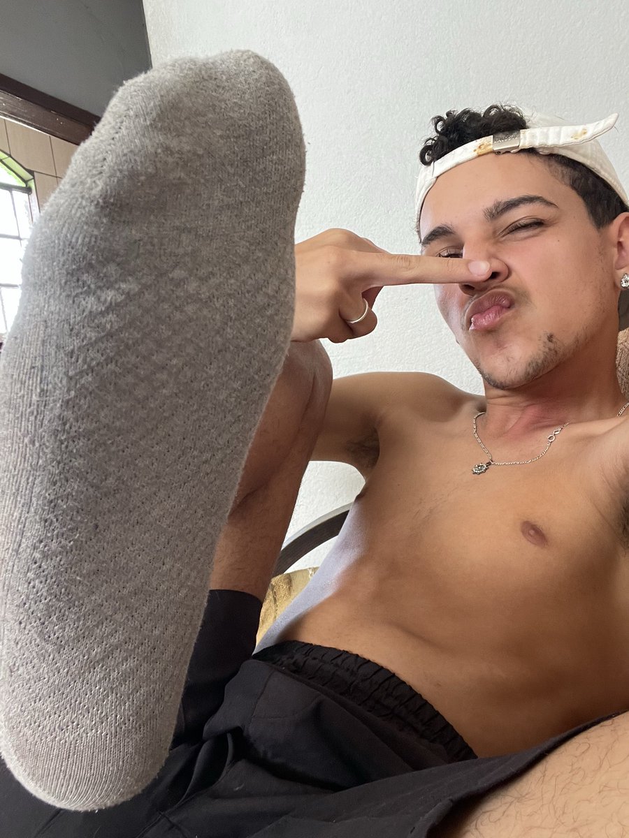 wtallves's tweet photo. Com meia ou sem? 

Quem vai ser o puto q vai comprar o pack? https://t.co/fbb4bZ1cZN
