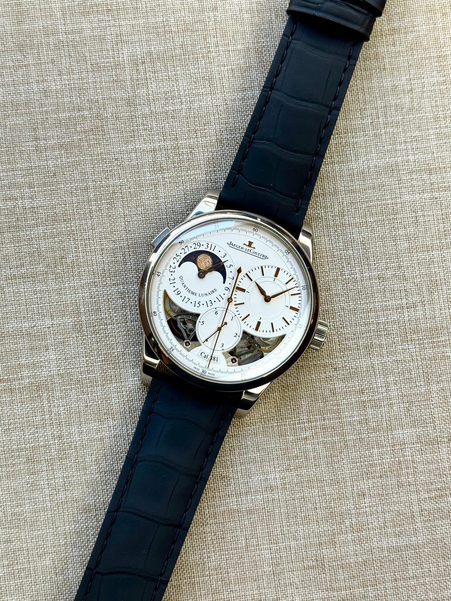Element_iN_Time's tweet photo. The Duomètre's dual-wing architecture separates the energy required for timekeeping from the energy driving its complications, helping preserve precision while the calendar and moonphase perform their work.

A finely textured moonphase display occupies the left side of the dial, balanced by an off-center time display with applied gold markers.

Below, an open-worked section reveals part of the movement, offering a glimpse into the mechanics that power the watch.

41mm JLC Duomètre Quantième Lunaire