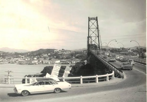 TimedopovoSC's tweet photo. Figueirense Futebol Clube, o time original de Florianópolis o clube que nasceu do povo que tem suas raizes na cabeceira da ponte hercilio luz🖤🤍 https://t.co/2Hnmd70NIV