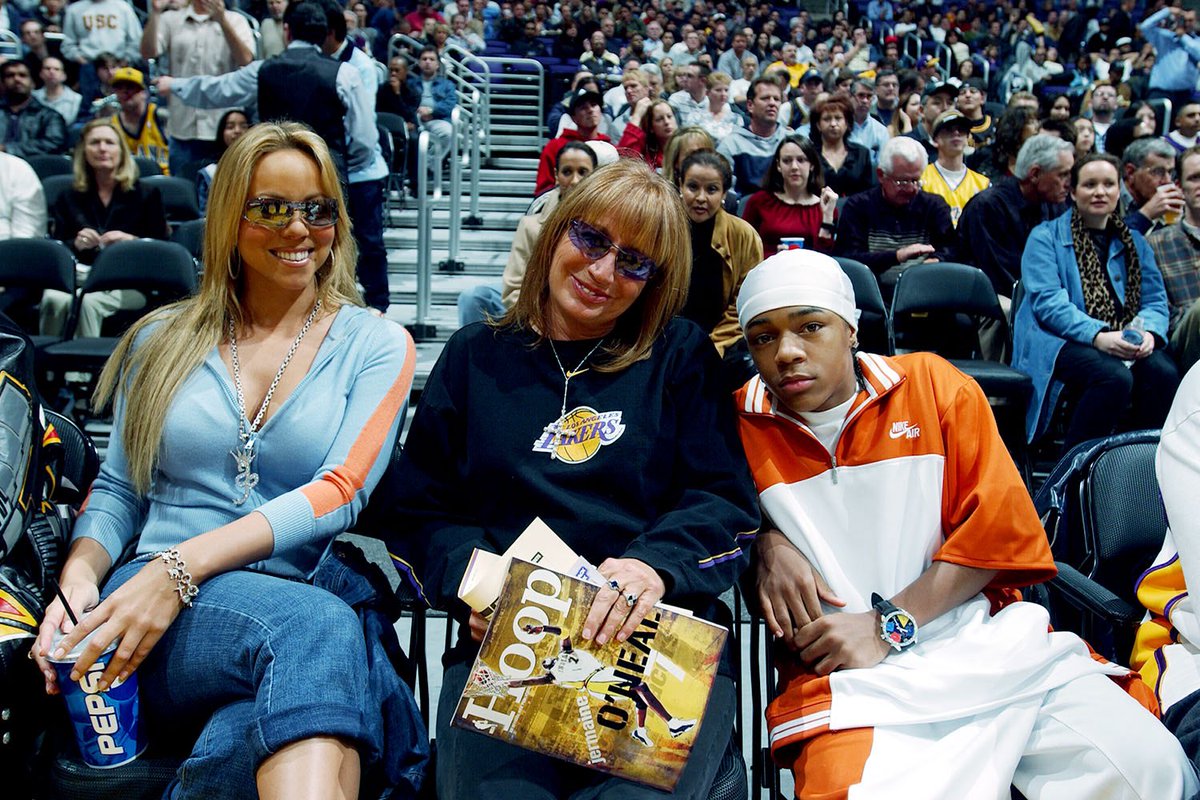 juwanpls's tweet photo. Mariah Carey with Penny Marshall and Lil Bow Wow at a Lakers game in 2003 https://t.co/8nMxJTXDQ9