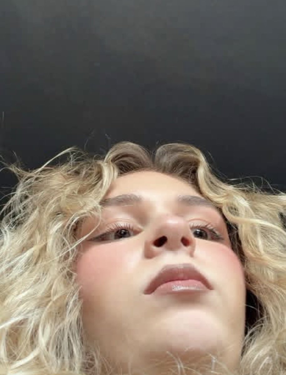 lizzyweekend15's tweet photo. Dany photo dump!! https://t.co/kha5LsgFcq