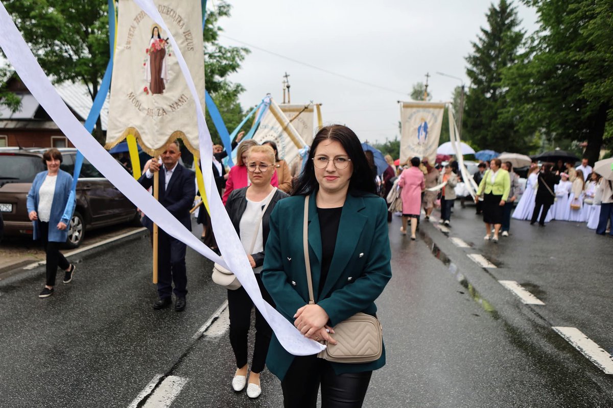 DiecSiedlce's tweet photo. #Procesja #BożeCiało w parafii #Drelów. https://t.co/J3UKaMo6Cw