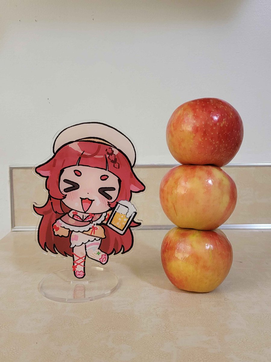 puddeari's tweet photo. did you know.....i am only 3 apples tall! 🍎🍮 https://t.co/Sle1mF0R2E