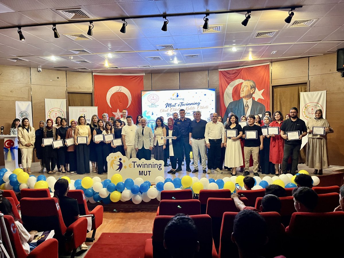eTwinningMersin's tweet photo. 🏆Mersin eTwinning İlçe Ödül Törenleri - 1️⃣2️⃣

📍MUT

📌 @mut_mem tarafından düzenlenen 2025 yılı eTwinning Kalite Etiketi ve eTwinning Okul Etiketleri takdim töreni; İlçe Millî Eğitim Müdürü Sn. Erdal DÖLEK’in
katılımıyla gerçekleştirildi.

@Muhammed0744 @MersinMEM @erddlk33 https://t.co/IQwZKRrByf