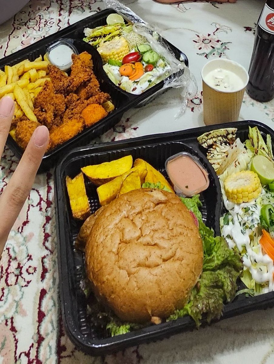 Spacellake's tweet photo. دیت‌های منو الهه خیلی جالبه به صورت شماتیکم رژیمیم. https://t.co/TOVpiMpa1c