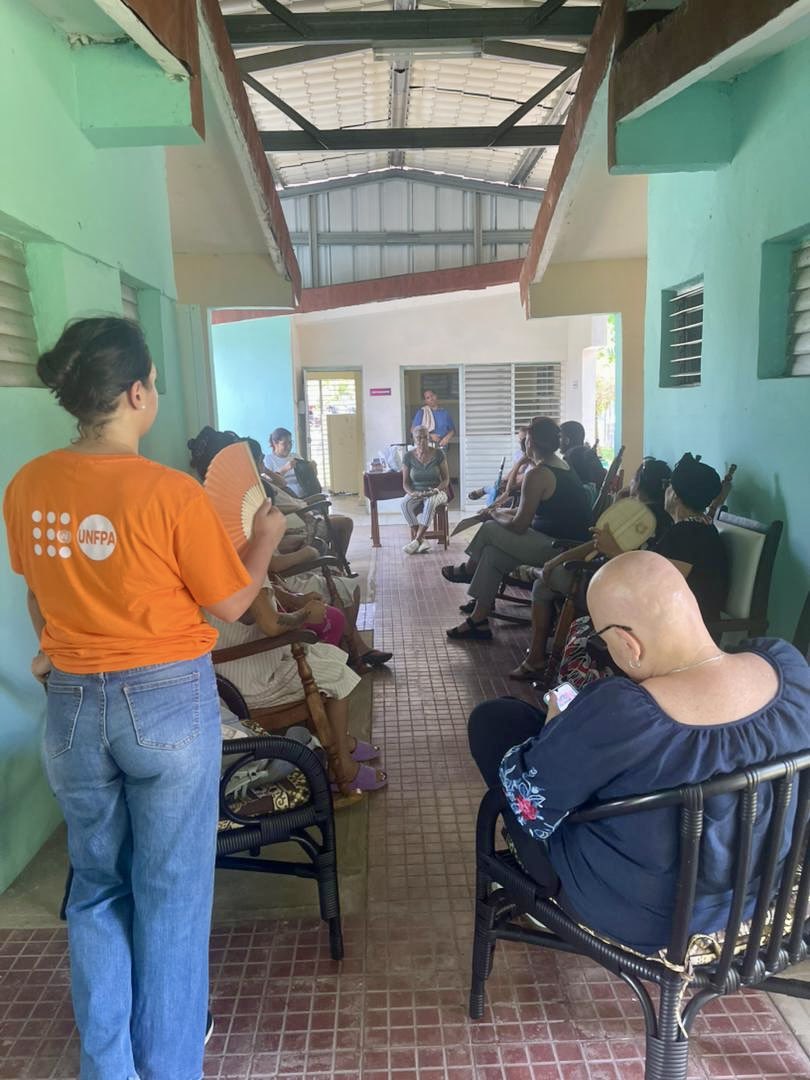 UNFPACuba's tweet photo. En la Ciénaga de Zapata trabajamos con adolescentes, jóvenes, embarazadas, docentes y personal de salud sobre autonomía corporal, salud sexual y reproductiva y prevención de ITS. Porque contar con información es clave para ejercer derechos. 🧡 #UNFPACuba https://t.co/R22So31lrA