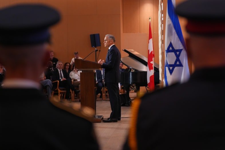 kinsellawarren's tweet photo. This @globeandmail editorial on @MarkJCarney's speech about antisemitism is coherent, cogent and courageous in a way that Carney simply was not. #cdnpoli  https://t.co/YVM1h5hsdK https://t.co/FrU1W7HVqG