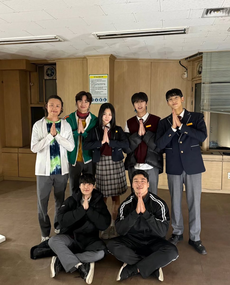 ryulease's tweet photo. Thank you to all the cast and crew, and director .. you have worked hard today 💪

I’m waiting for the next drama project 👍👏

#구원하소서 #유신 #KimYuSin https://t.co/4JQn9ztIGT