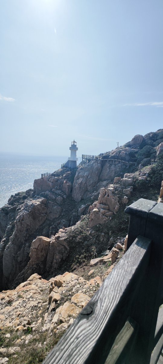Kaijinza's tweet photo. Just wrapped up a quick day trip to the coastal lighthouse—fresh sea breeze, golden cliffs, and zero crowds. Perfect little escape from the city! https://t.co/2y8ZllGI4N