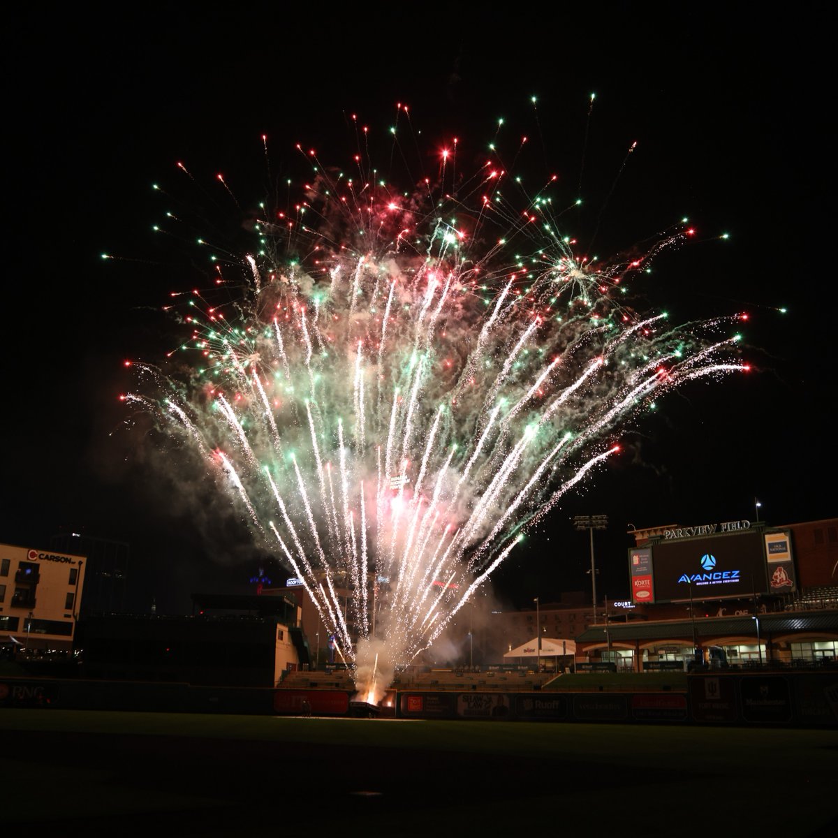 TinCaps's tweet photo. Gates - 6:05
Game -7:05
Weather - 84°☀️

🍺 drink specials (Mitchell's)
🎤 live music (Todd Harrold Band, @HoneywellArts )
🔊 live DJ
💥 fireworks (@centierbank)

🎟️👉 https://t.co/4fbpv74o9a
(Save time! Prices online now the same as in-line.) https://t.co/zCkc6eq0qR