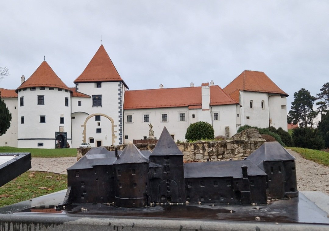 DoraPandora67's tweet photo. Varaždin, Stari grad
❤️ https://t.co/f8DOUqT9lz