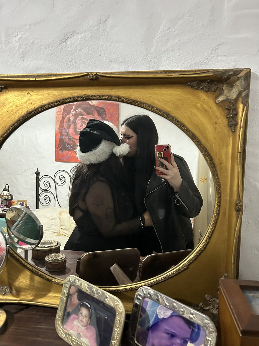 fireworkscry's tweet photo. mi novia y yo<3 https://t.co/5DWtIa6rbp