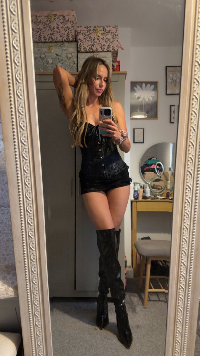 Cmariel1990's tweet photo. I’m probably to tall for you anyway https://t.co/GybFivQ2Cp