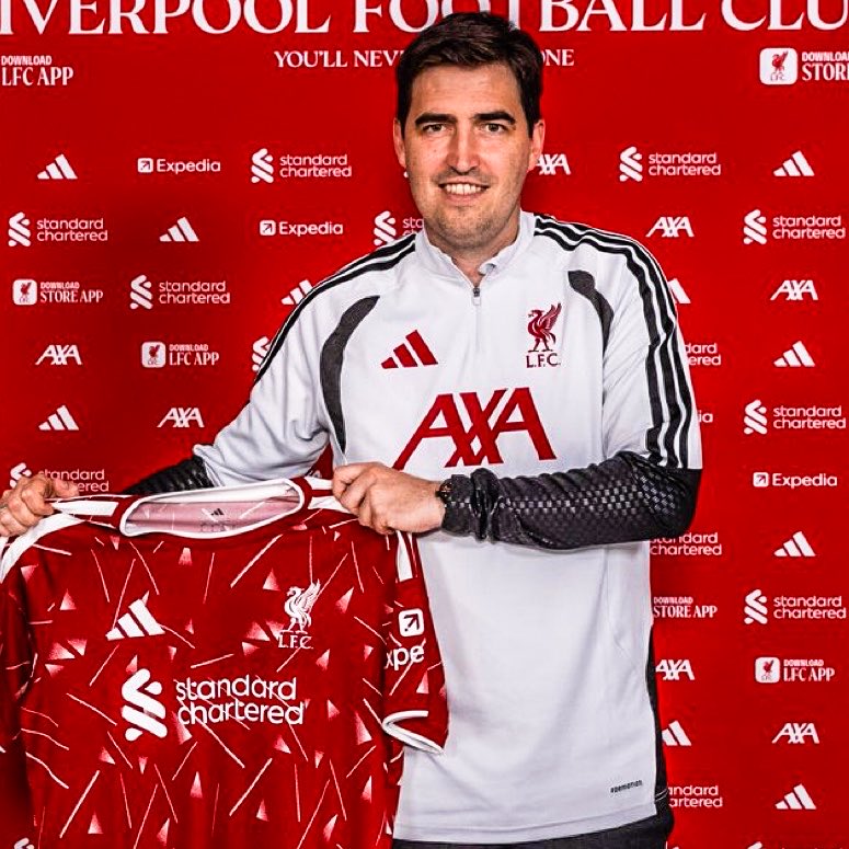 eurofootcom's tweet photo. 🚨🇪🇸 𝐎𝐅𝐅𝐈𝐂𝐈𝐀𝐋 | Andoni Iraola is the new manager of Liverpool! 🔴✅ https://t.co/1vYYskM9d6
