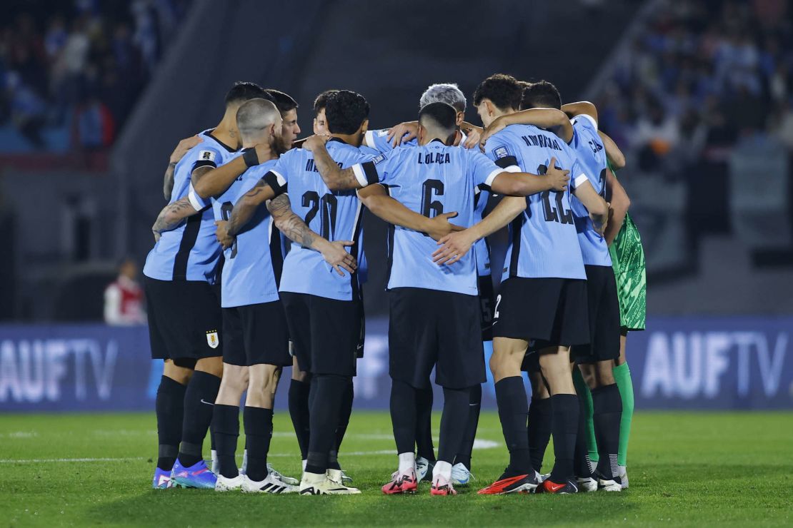 JulianFunky's tweet photo. Selecciones del Mundial 2026 sin ningún jugador de sus propias ligas en la lista de convocados:

Uruguay 
Senegal
Costa de Marfil
RD Congo
Curazao
Cabo Verde https://t.co/okxAsQ9y8X