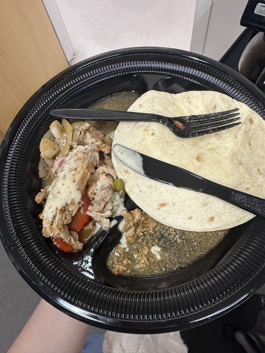 iluvmatcha11's tweet photo. I stay eating at work…. For free https://t.co/xah6weBe0l