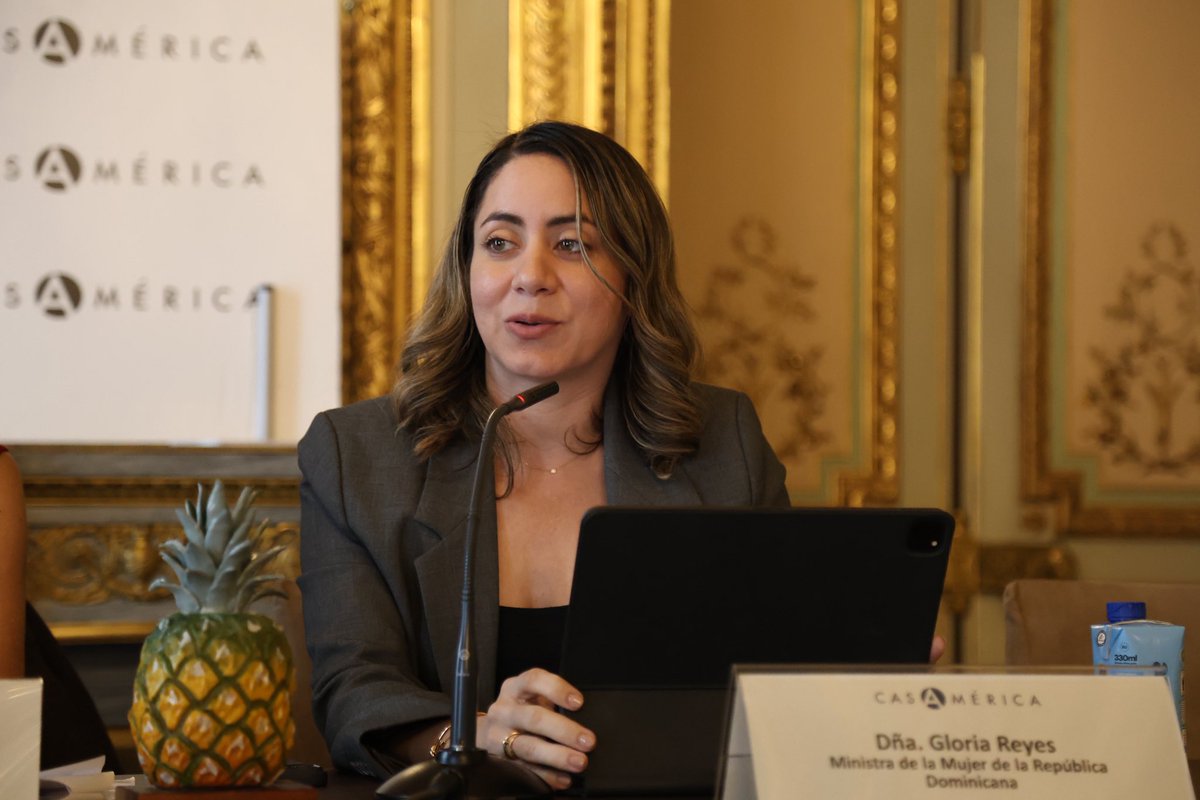 SEGIBdigital's tweet photo. 💡 El informe propone diez medidas concretas, entre las que destacan institucionalizar la mediación con enfoque de género e interseccional, crear sistemas de acreditación y mapeo de mujeres mediadoras, fortalecer redes regionales como la #RIMM y garantizar el acceso de las mujeres a los espacios de poder en seguridad y paz.
