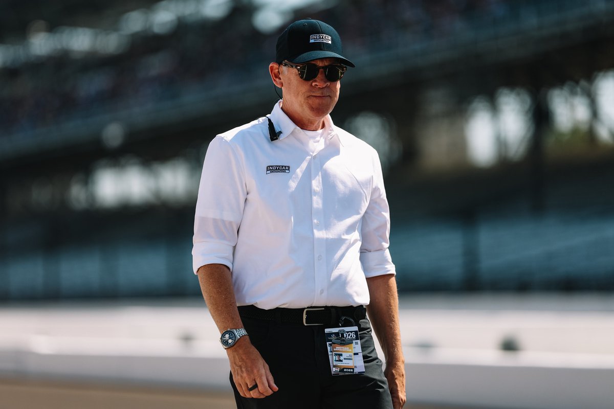Formula360es's tweet photo. 🎙️Declaraciones de Scot Elkins, nombrado en Abril como Director Ejecutivo de Arbitraje de IndyCar:

🗣️"Una de las conclusiones extraídas durante los primeros meses de funcionamiento del Cuerpo Oficial Sancionador de IndyCar fue la necesidad de comunicar las infracciones de forma más exhaustiva y, en determinados casos, compararlas con resoluciones anteriores para seguir avanzando en nuestros objetivos de transparencia y consistencia en la aplicación del reglamento"

🗣️"Este informe posterior al evento ofrecerá una estructura clara, un proceso definido y conclusiones transparentes"

🗣️"Nuestros objetivos son aumentar la consistencia y la claridad. Estos informes aportarán una herramienta adicional para entender mejor la estructura y los procesos que seguimos. Estamos deseando poner en marcha esta nueva fase a partir de este fin de semana en World Wide Technology Raceway"