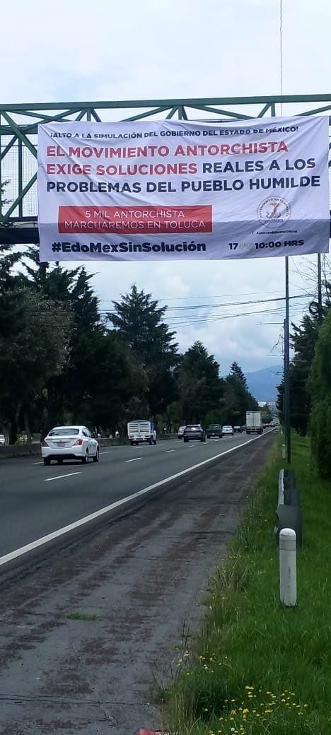 antorchaedomx's tweet photo. La mañana de este jueves acudimos a la capital mexiquense para denunciar la indiferencia del Gobierno del Estado de México ante las necesidades de miles de familias organizadas en el Movimiento Antorchista. https://t.co/XA5DSTGzA1