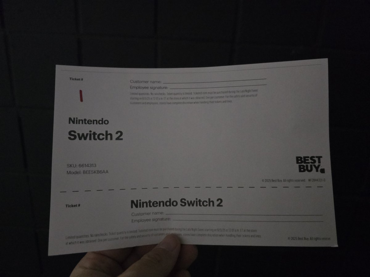 JoeyJcM's tweet photo. Switch 2 - Eve - 1 Year Ago Today 🌅 #1 For the NONE-bundle 🤪 - We were waiting in line at this very time ~  . Turning out to be one of the greatest systems of all time 🏆✨ 😉 ---- - -   -   -   - #Nintendo #NintendoSwitch2 - #Anniversary 🙏 😜 https://t.co/J9Z17KCsK3