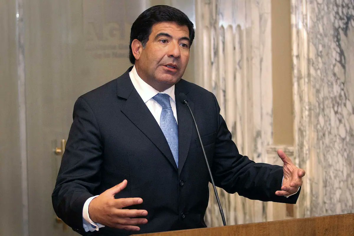 FinanzasArgy's tweet photo. 🔴 El Gobierno echó de la Aduana a Ricardo Echegaray, el ex titular de la AFIP durante el kirchnerismo, tras ser condenado por administración fraudulenta: fue sentenciado a la pena de cuatro años y ocho meses de prisión

Era empleado de planta permanente del actual ARCA. https://t.co/la7VIccpeH
