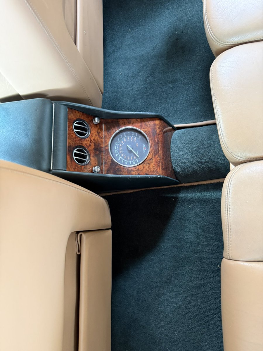 SoldAsSeenCar's tweet photo. 1998 #bentley Turbo RT Mulliner with a separate speedometer for the passengers https://t.co/gFi472P9GH
