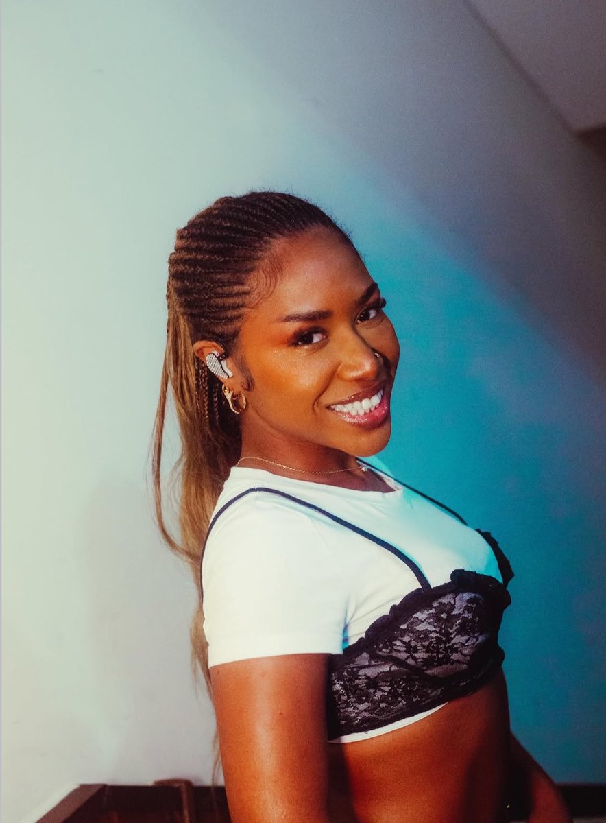 centralebony's tweet photo. EXTRAORDINÁRIA! ⭐️ Ebony irá receber uma medalha Tiradentes da Assembleia Legislativa do Rio de Janeiro. A deputada estadual Dani Monteiro foi responsável pela proposta. 

A homenagem reconhece a relevância de Ebony como uma das principais artistas da geração. https://t.co/PyI5BNfBLB