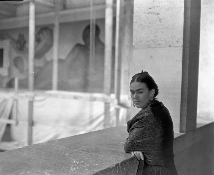 FridaKahlo's tweet photo. “Respeto su instancia y haré cuanto pueda por huir de mi mundo. Mundos entintados – tierra libre y mía. Soles lejanos que me llaman porque formo parte de su núcleo. [sic]” #FridaKahlo https://t.co/tDuxbcDOeF