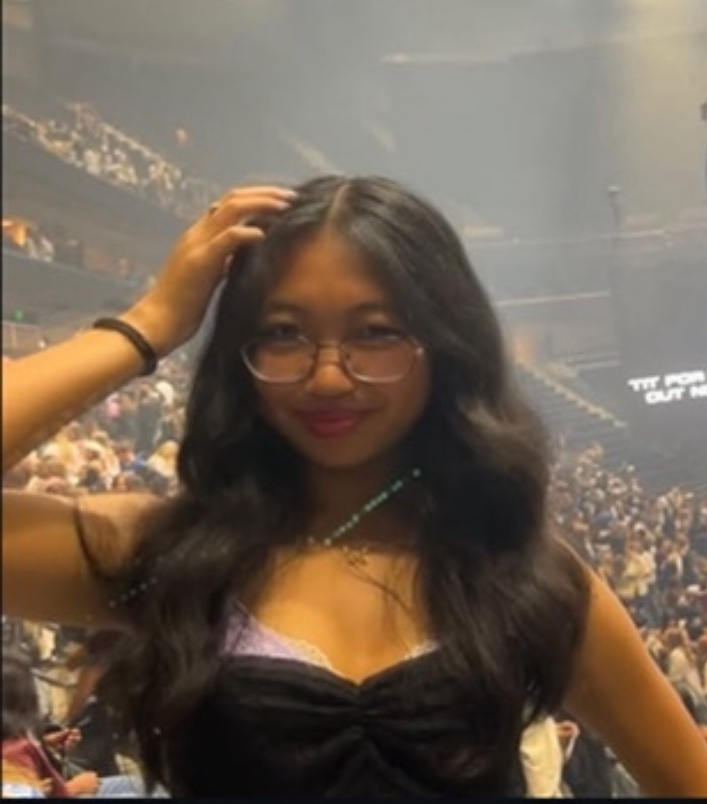 Lookin89's tweet photo. Tribute this 5’1 Asian with your cock big or small https://t.co/BlokMPf8oq