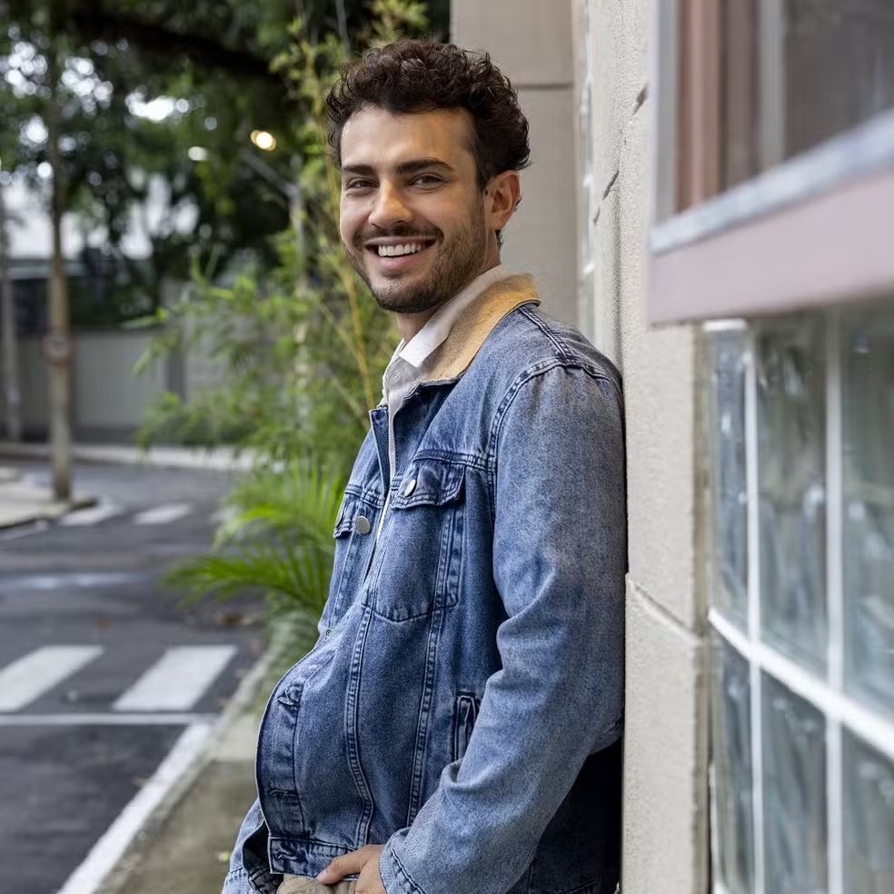 updatecultura's tweet photo. Pedro Alves, ator de “Quem Ama Cuida”, da Globo, se declarou BISSEXUAL. https://t.co/pK0VA0uvVw