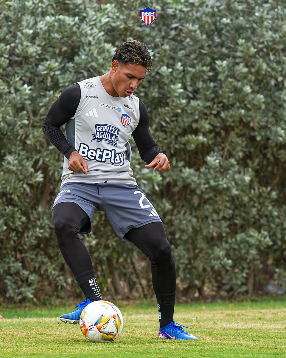 JuniorClubSA's tweet photo. 📸 ¡JUEVES! 🔥🦈
#VamosJunior https://t.co/uQCbY2yv05
