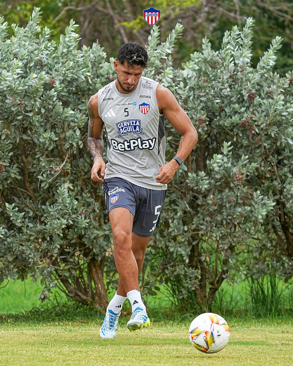 JuniorClubSA's tweet photo. 📸 ¡JUEVES! 🔥🦈
#VamosJunior https://t.co/uQCbY2yv05