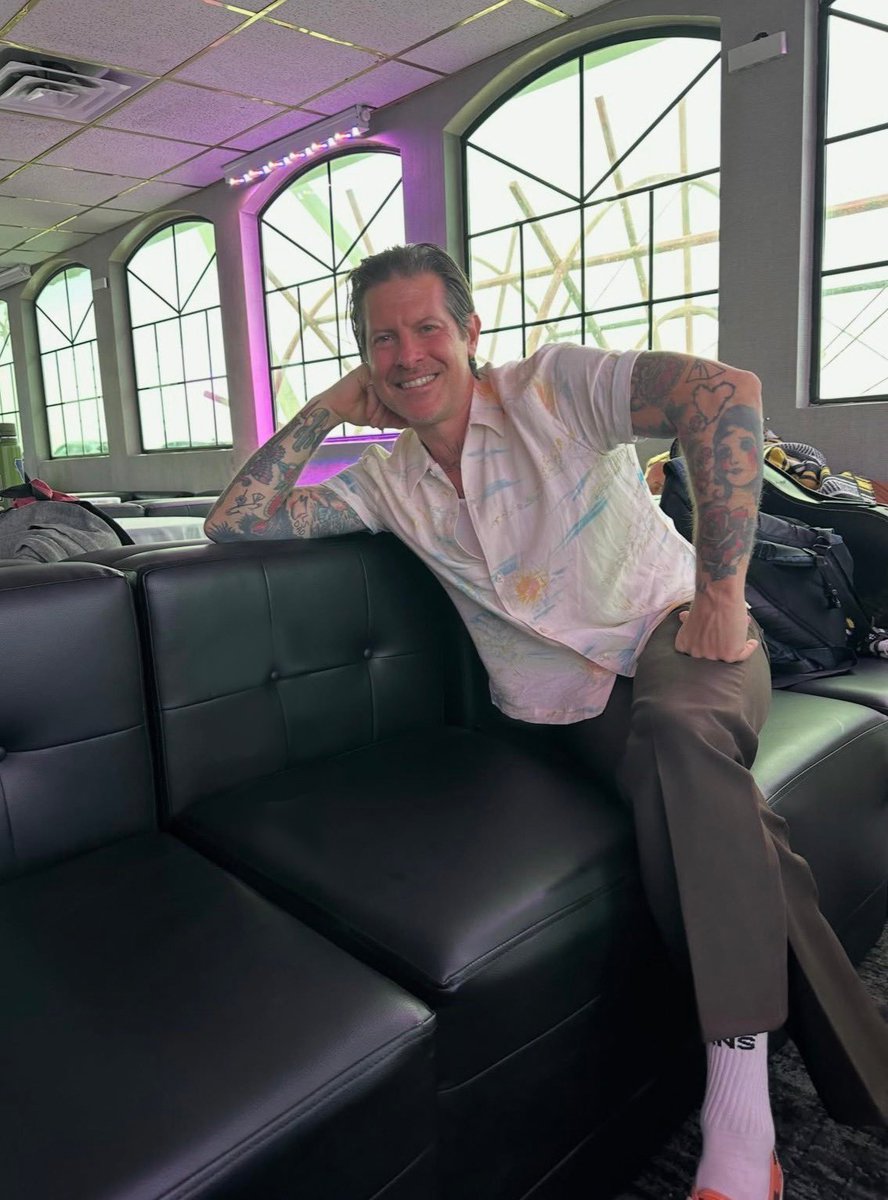 L0stLetters's tweet photo. what a nice photo of tucker with nothing questionable anywhere https://t.co/txQiPvByat
