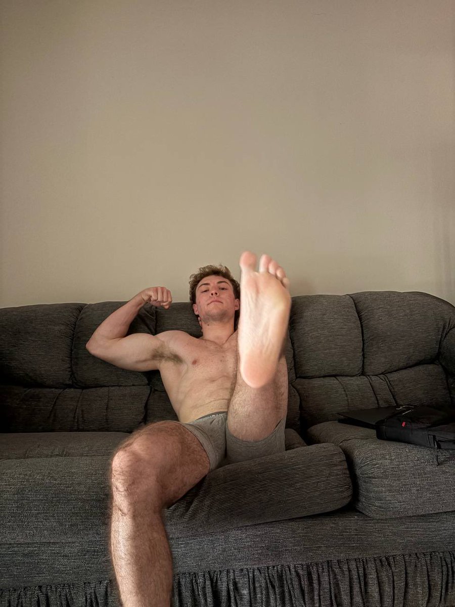 masterjett2's tweet photo. Do my feet trigger you? https://t.co/MRc3yT1Jyi