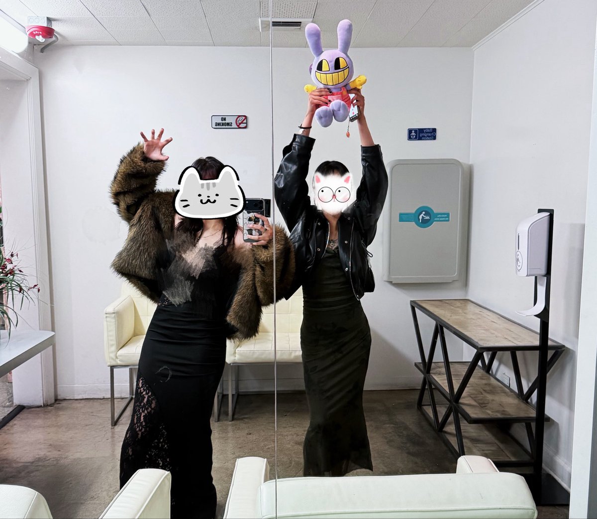 kissykissynumi's tweet photo. from the TADC premiere!!! i thought these pics were sillier HFJSKFKGK https://t.co/x5dwDOGl9m