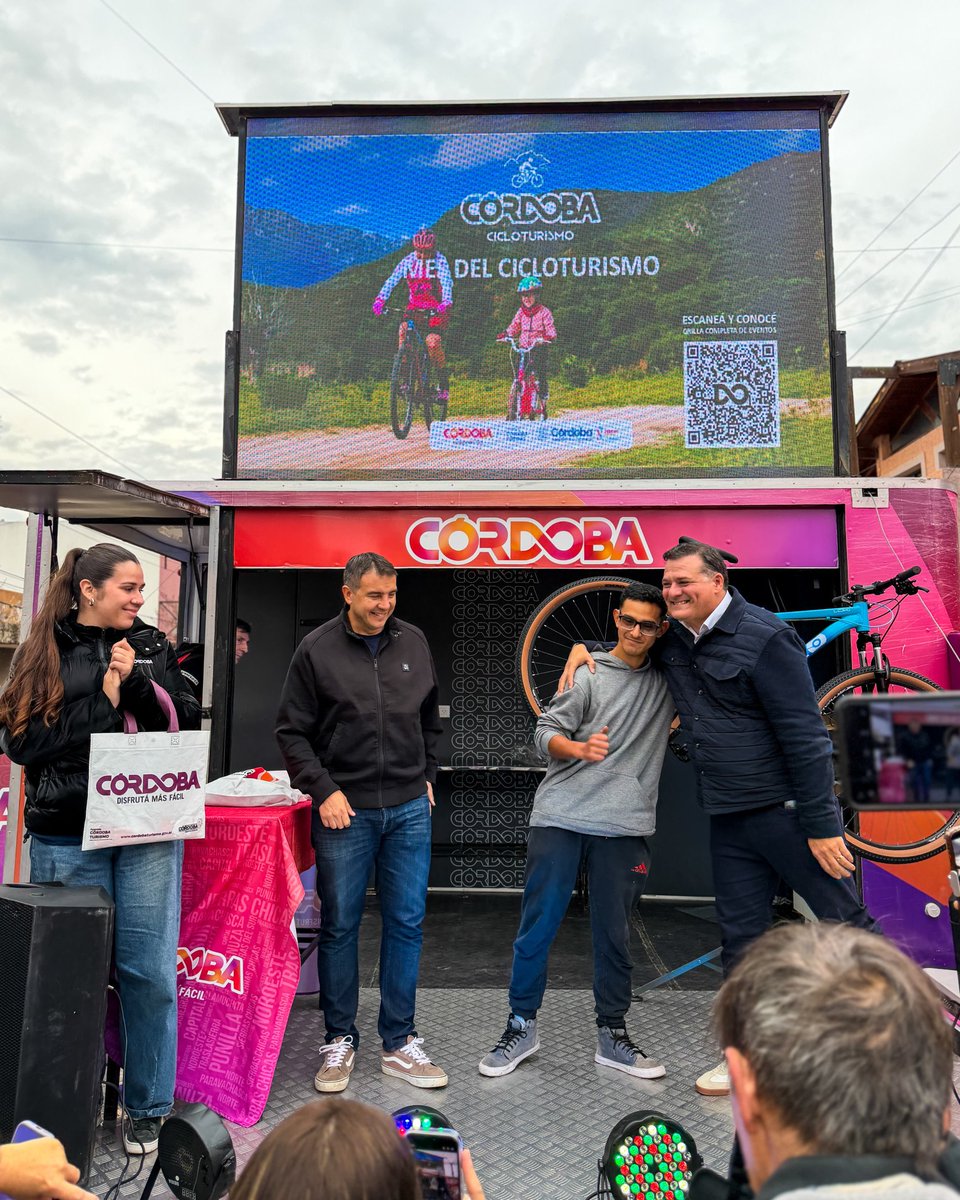 DarioCapitani's tweet photo. Desde La Cumbre, junto al intendente Pablo Alicio, dimos inicio al #MesDelCicloturismo, una agenda de actividades que durante junio pondrá en valor una modalidad que continúa creciendo en distintos destinos de Córdoba. 🚴‍♂️

Una propuesta que reúne turismo, recreación y actividad física en diferentes localidades de la provincia. #CórdobaTurismo