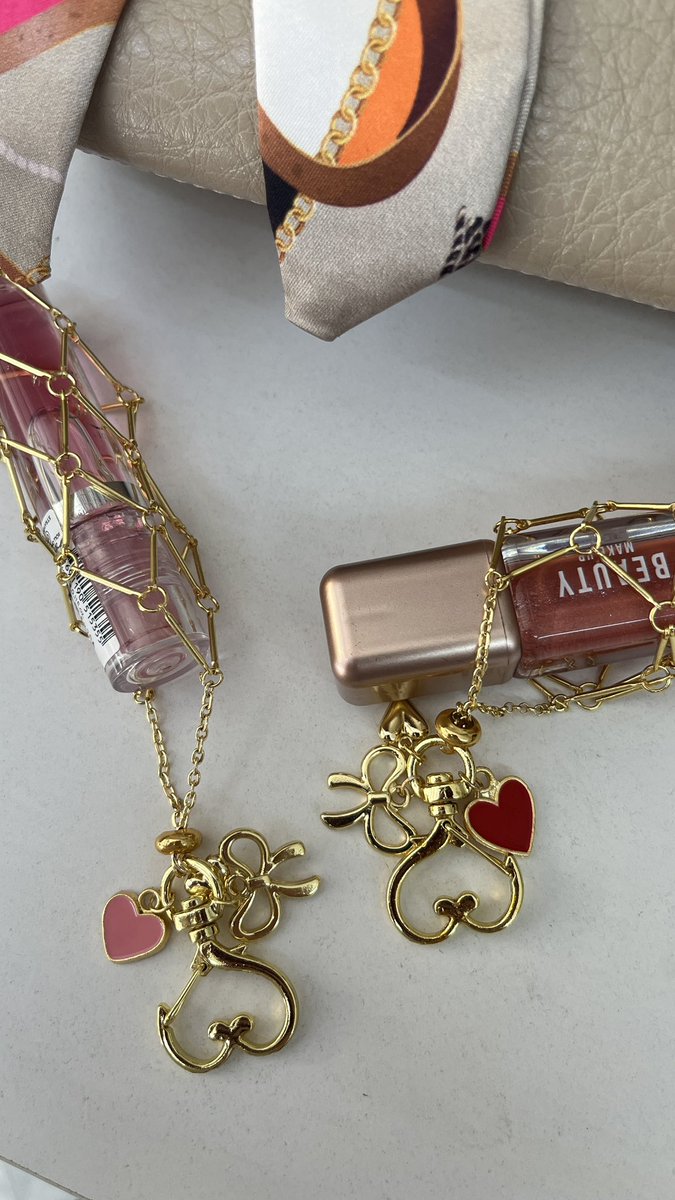 collectionbizz's tweet photo. Lip gloss charmları 💗 https://t.co/cJ2vM7c7QX