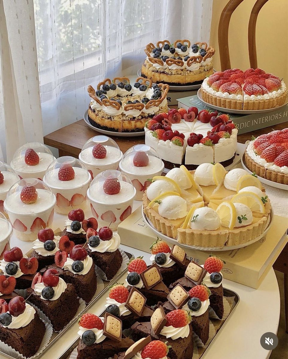 appIeweb's tweet photo. — also here’s some little treats i made for the bday girl https://t.co/pTQKgRPJ4U
