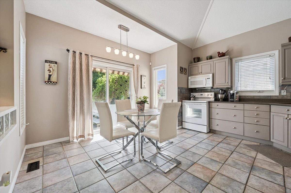 GoWylde's tweet photo. ❗JUST LISTED❗24 Pine Ridge Dr, Guelph

A beautifully maintained 3+1 bedroom home in Guelph’s sought-after south end, featuring a finished basement, spacious backyard, and a prime family-friendly location.

$899,900

For more info, visit: https://t.co/skVLieNKLm https://t.co/LJnyALAVMO